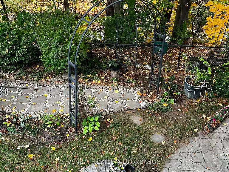3441 Sanderling Cres #2 — Photo 7