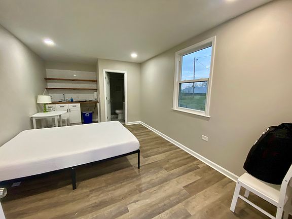 Private Studio w/ Full Bath and Kitchenette, $750.