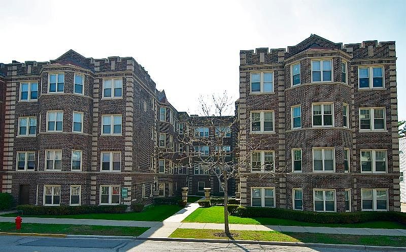 1st image of 818 S Austin Blvd APT 2W