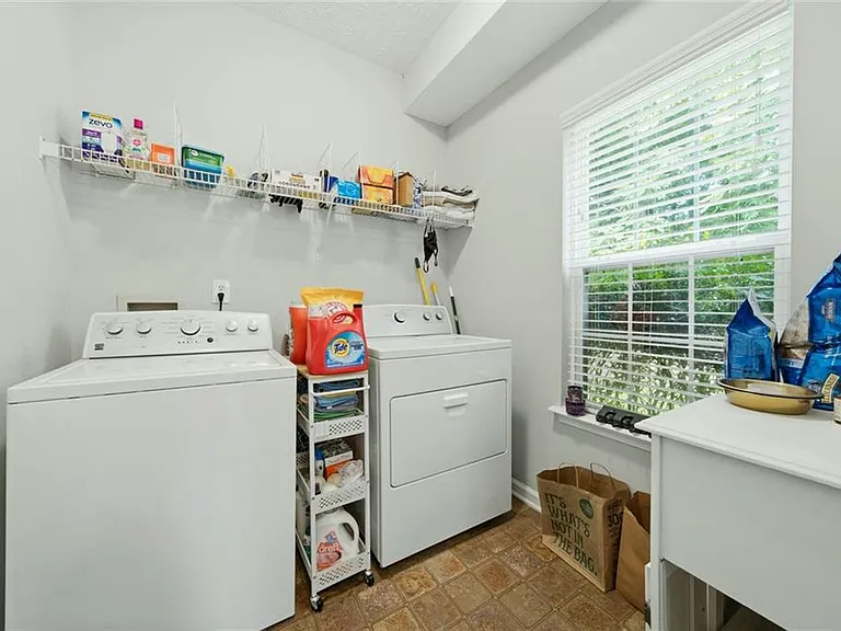 983 Aspen Dr — Photo 10