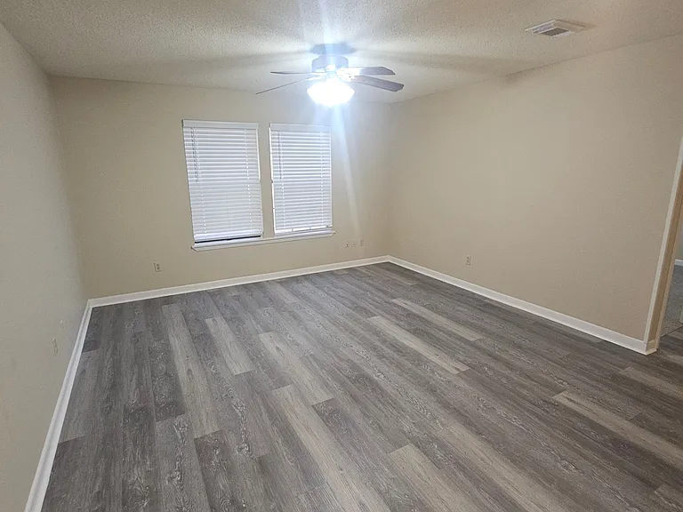 Jaymar Apartments — Photo 37