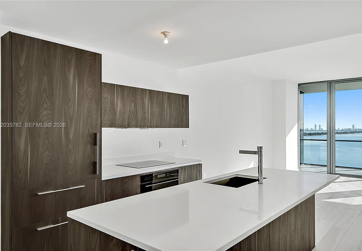 Gran Paraiso Condo — Photo 2