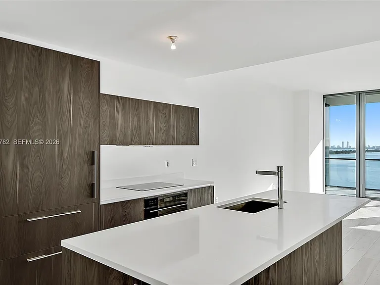480 NE 31st St #904 — Photo 2