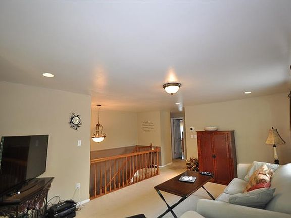 2nd image of 204 Kirkwood Dr