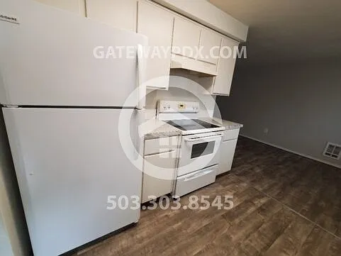 240 N 2nd St — Photo 7