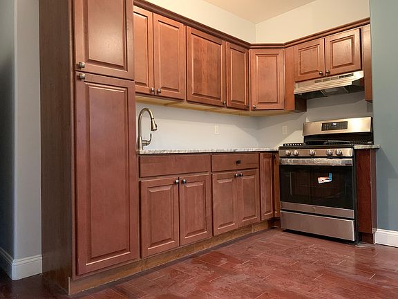 4th image of 27 White Ave Floor 2