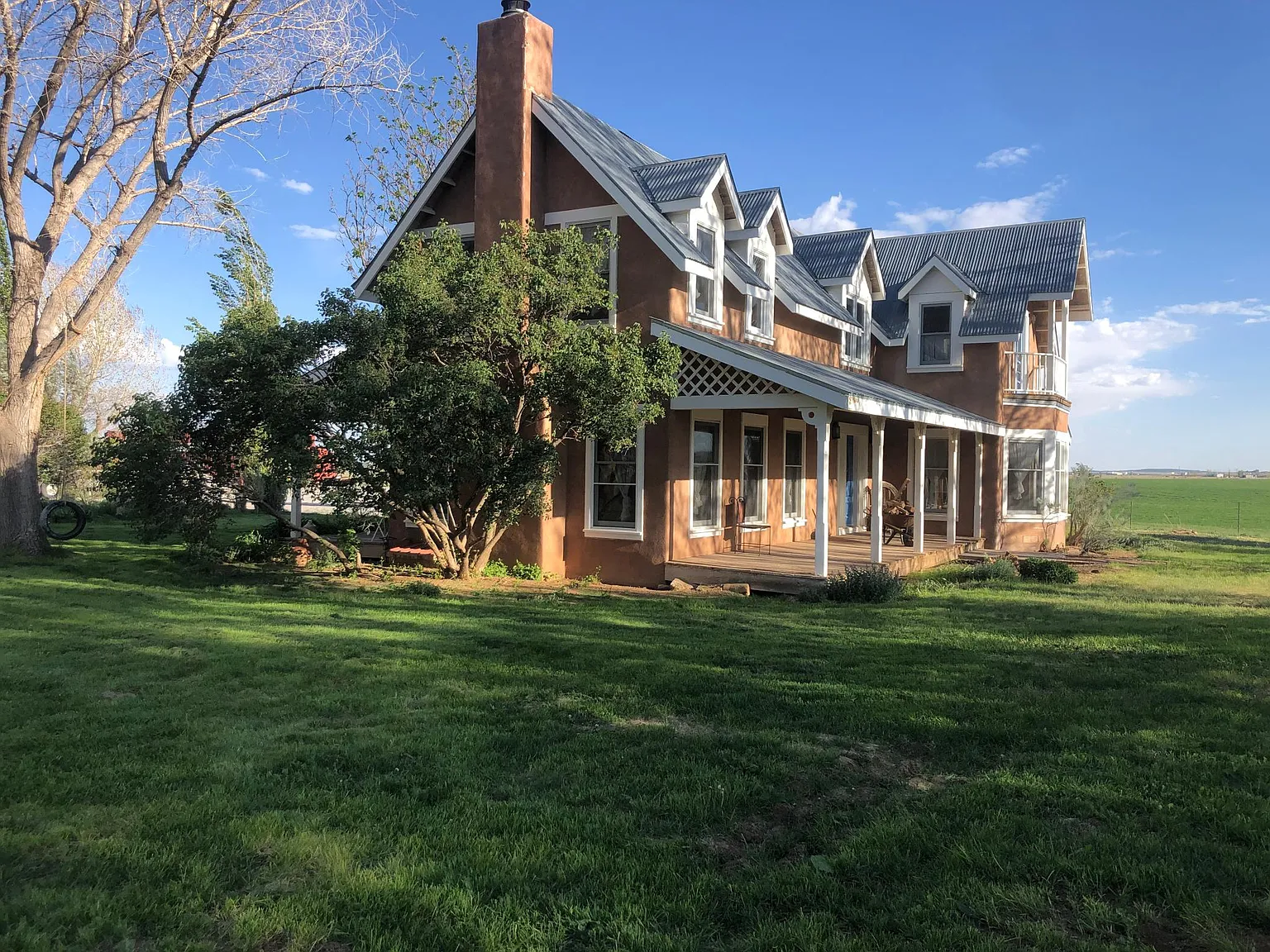 2 bed, 2.5 bath, 2400 sqft, $2,300 — Photo 3