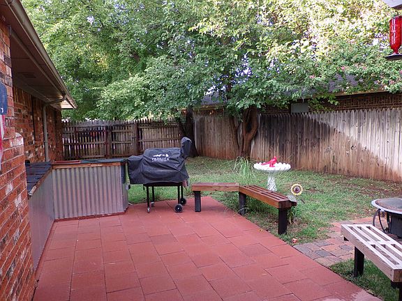 Patio/outdoor sitting