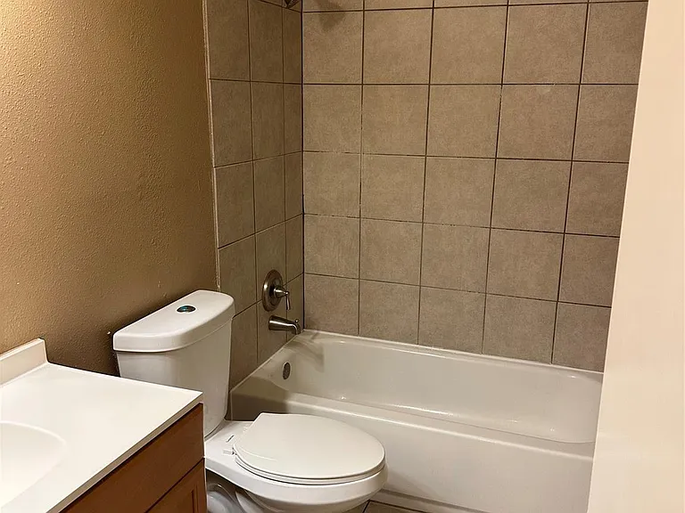 12110 Bowsman Dr — Photo 10