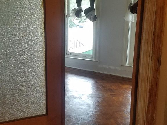 Private 1st floor living room with view of Clifton Park Golf Course