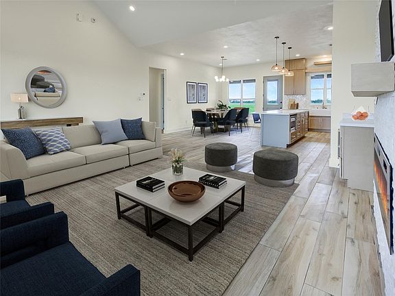 4th image of 643 Chuckwagon Trl