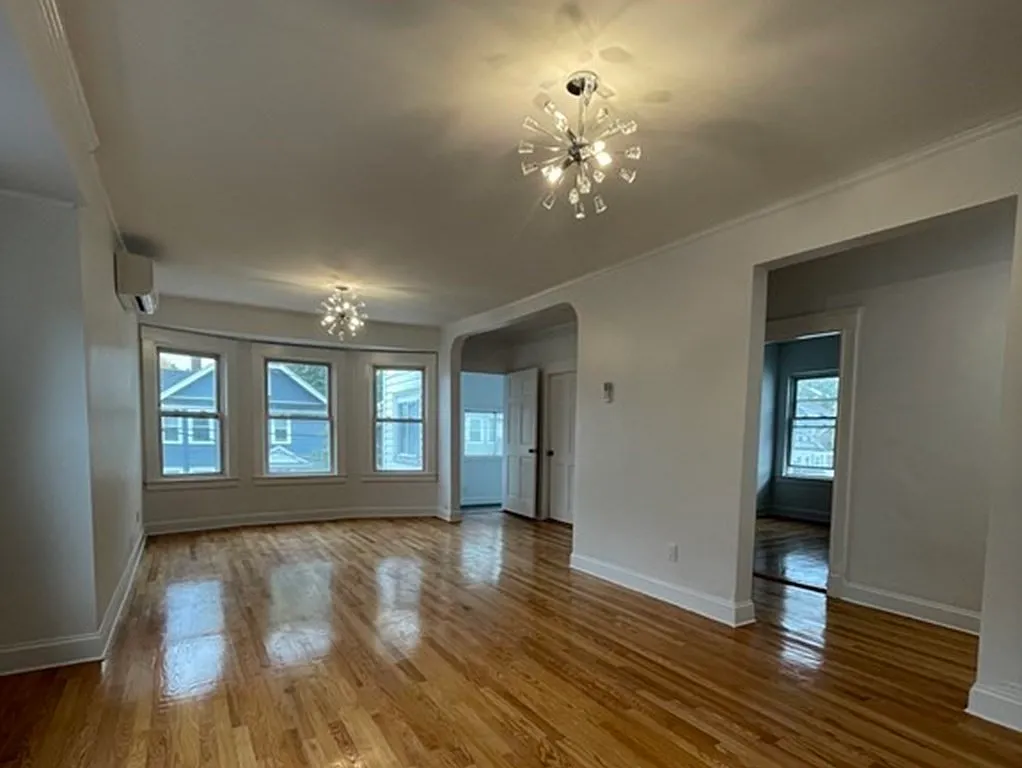 3 bed, 1350 sqft, $3,495 — Photo 4