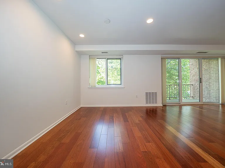 1640 Oakwood Dr #W-216 — Photo 13
