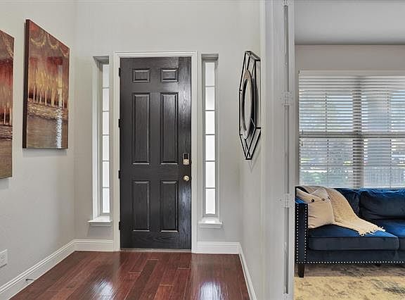 4th image of 3704 Sweetbriar Dr