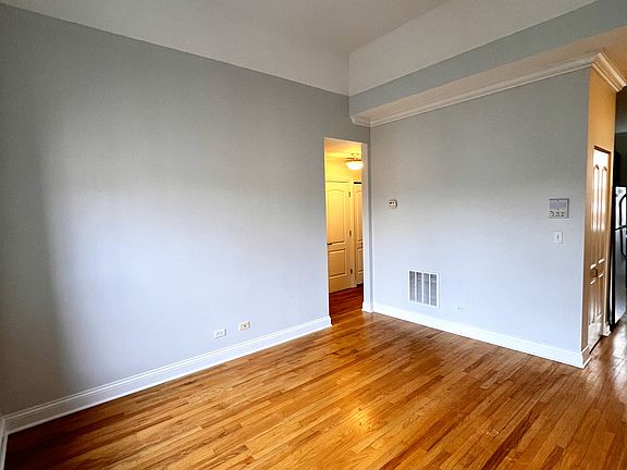 4th image of 1420 W Lunt Ave #33