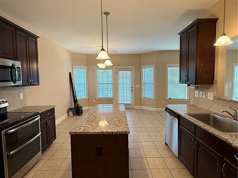 726 Century Dr — Photo 9