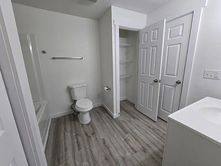 1520 W Lynn St — Photo 9