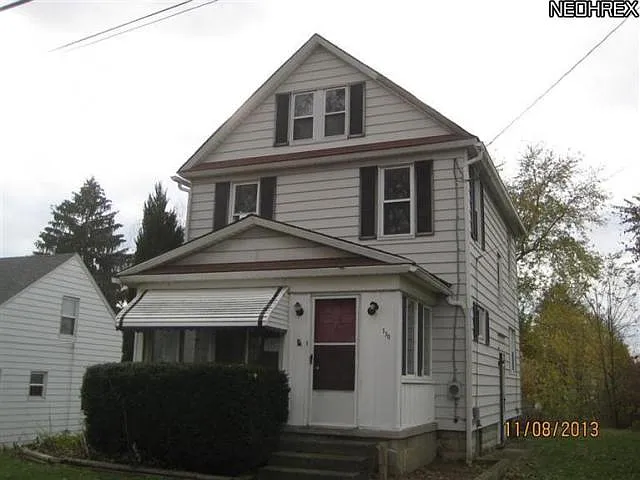 730 N Summit St photo 1