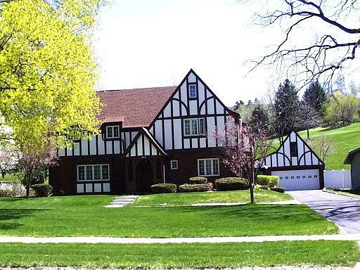 451 Seneca Rd photo 1