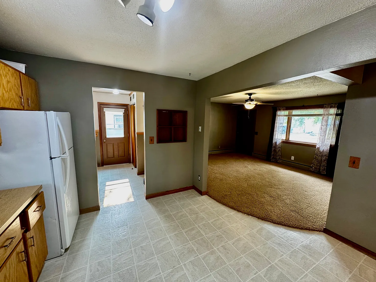 3 bed, 912 sqft, $1,650 — Photo 4