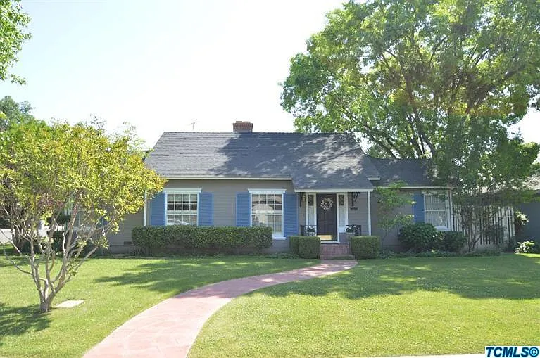 1501 W Kaweah Ave photo 1
