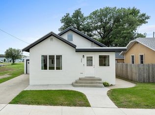 305 5th Ave NW, Minot, ND 58703