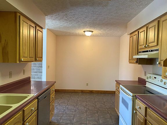5th image of 1090 Harrys Hill Dr