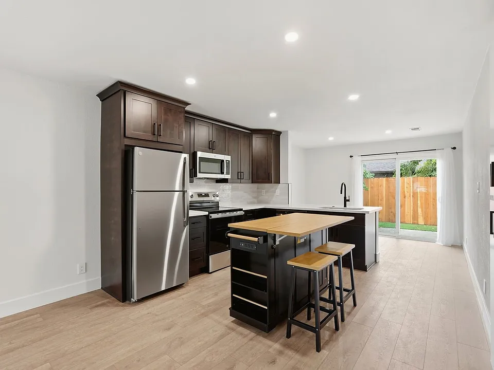 3911-3917 Solano Ave