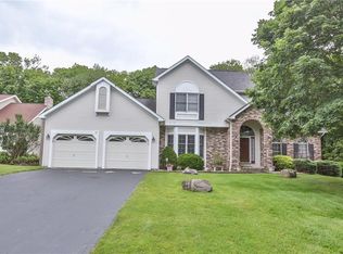 53 Stonewood Dr, Fairport, NY 14450