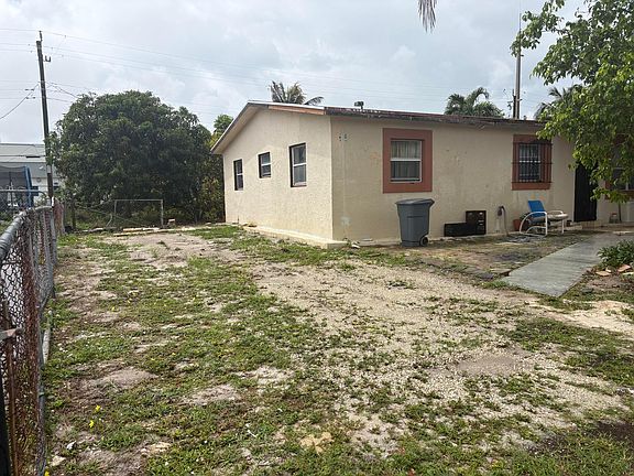 2nd image of 930 NE 52nd Court