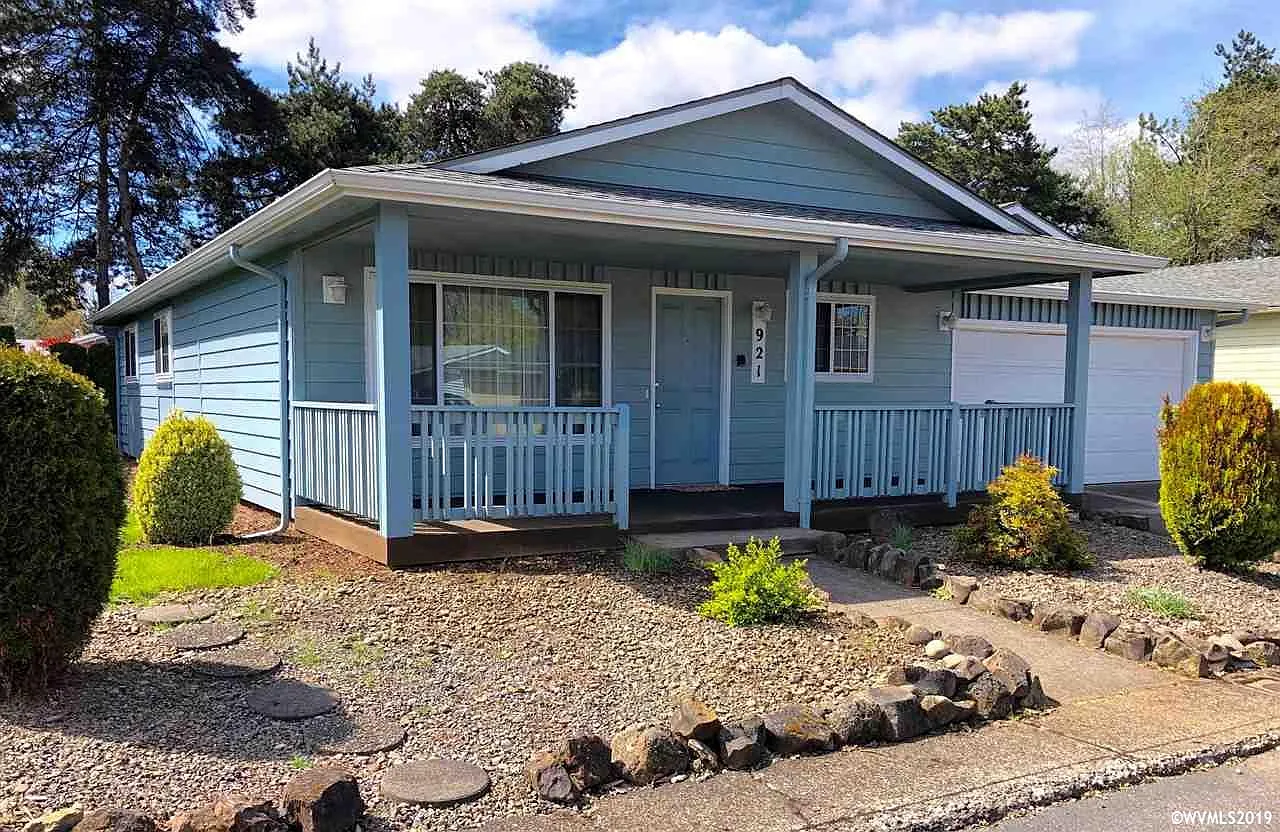 921 Genie St SE photo 1