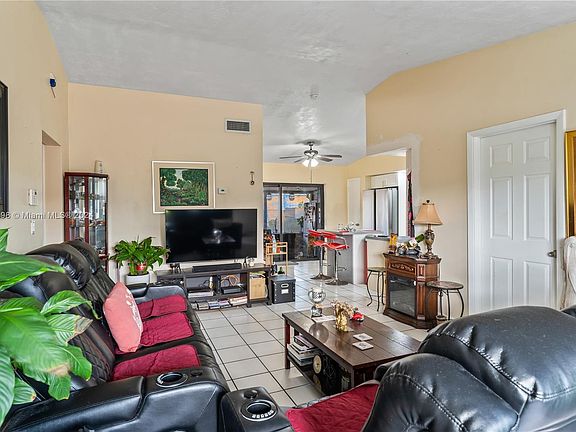 4th image of 12011 SW 110th Street Cir E