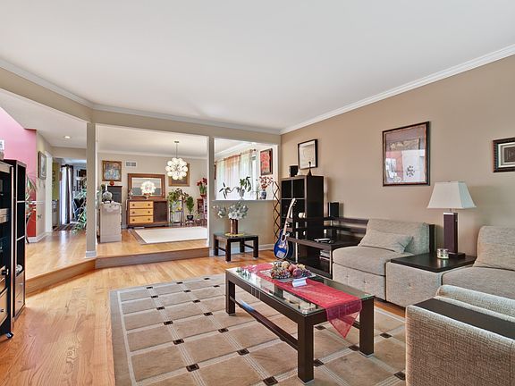 5th image of 2521 Burgundy Ln