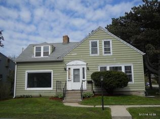 2504 Lake Shore Blvd, South Milwaukee, WI 53172