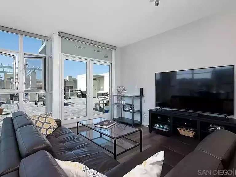 850 Beech St #713 — Photo 23