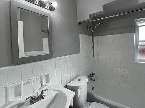 2nd image of 3139 Beaver Ave APT 2