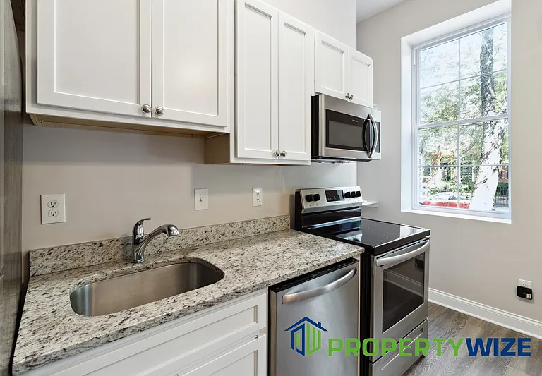 833 Hollins St #1F — Photo 10