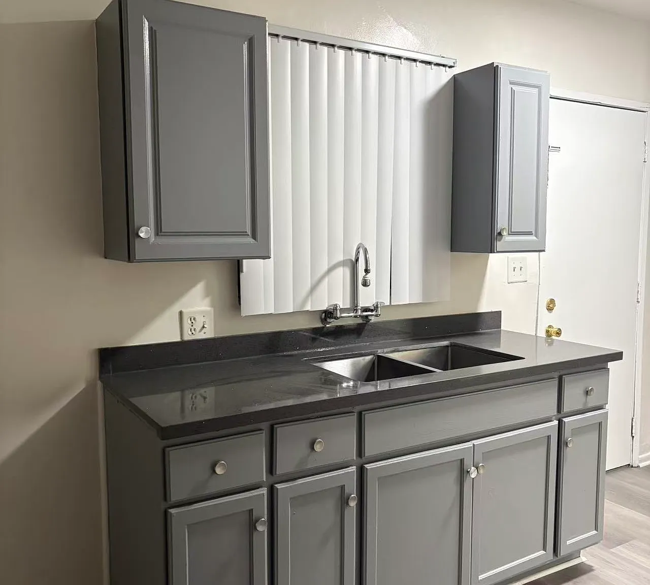 1 bed, 650 sqft, $2,100 — Photo 2