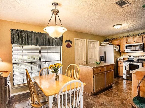 5th image of 75 Redleaf Cir