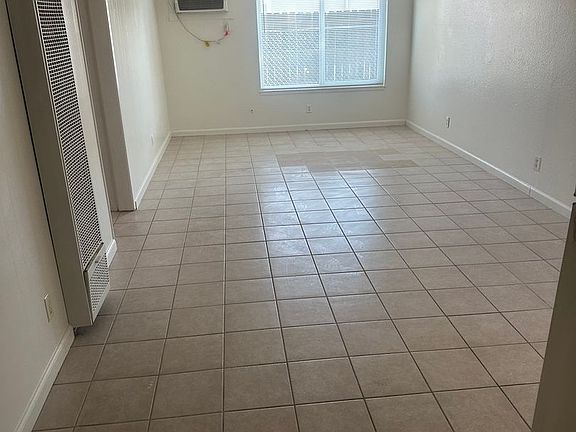 5th image of 1430 Leonard Ave APT 2