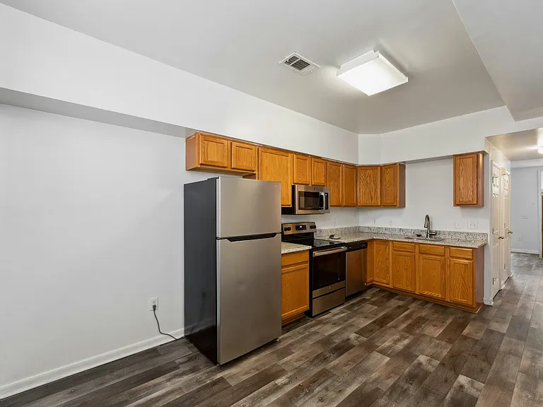 2416 Jefferson St — Photo 11