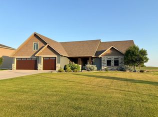 430 Trent Jones Dr, Oxbow, ND 58047