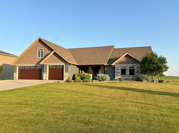 430 Trent Jones Dr, Oxbow, ND 58047