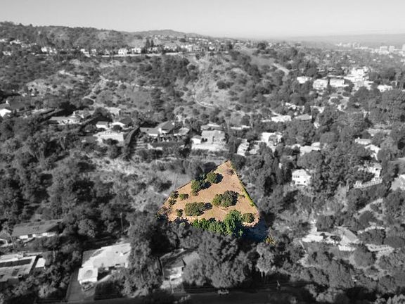 2nd image of 3923 Deer Ave