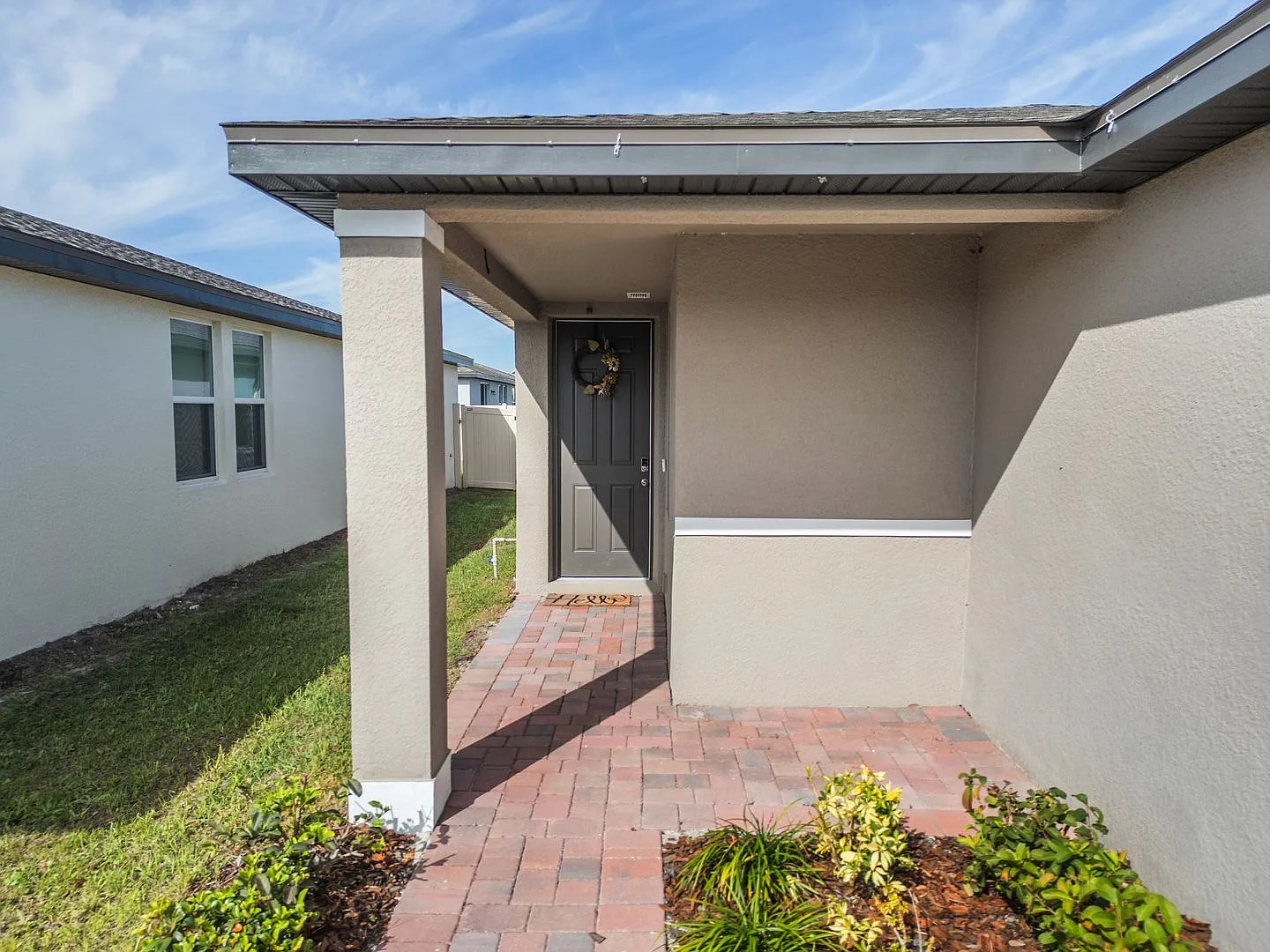 Modern 4/2 House in Lake Deer Estates Available Now! — Photo 1