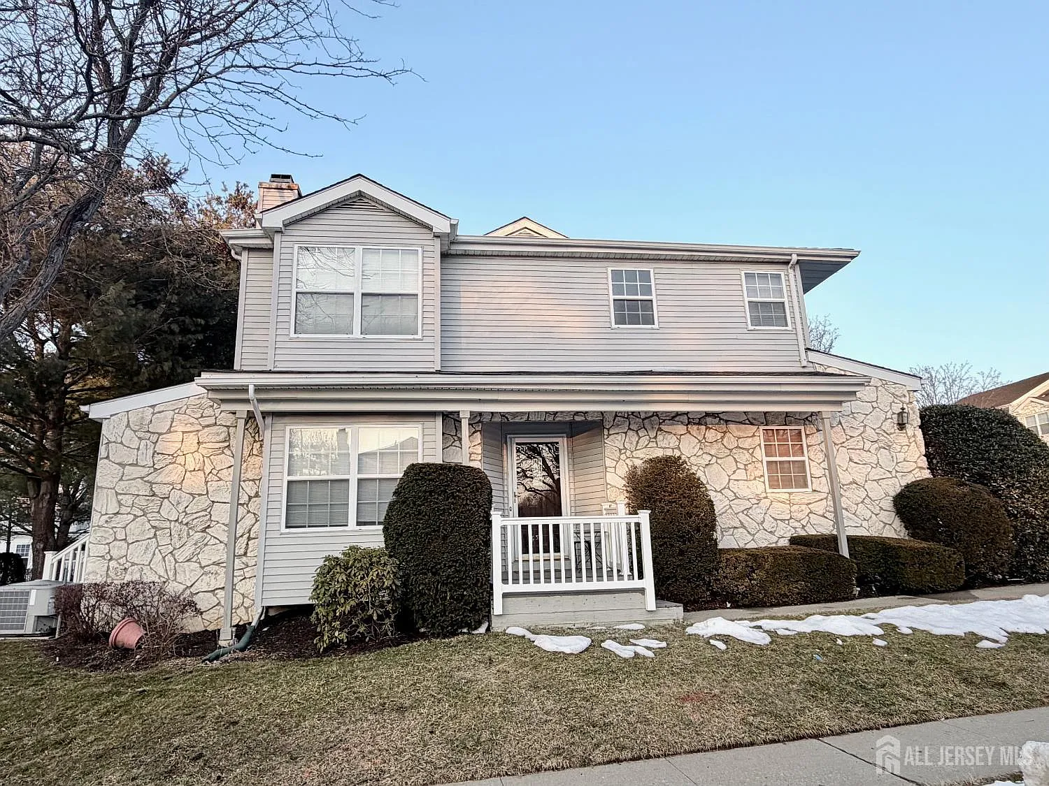 55 Sandhill Rd photo 1