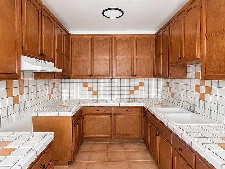 1422 N Kingsley Dr #104 — Photo 2