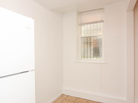 4th image of 4060 N Kenmore Ave #7B