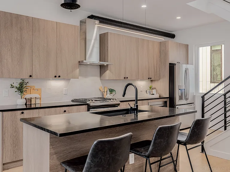 1242 Yates St #2 — Photo 8