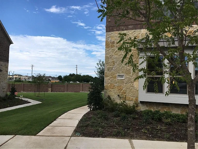 7244 Huckleberry Dr — Photo 13